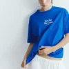 T-shirt blu con grafica e slogan T-shirt blu con grafica e slogan