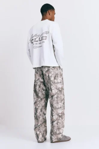 T-shirt con grafica di un autobus