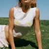 T-shirt con grafica floreale T-shirt con grafica floreale