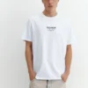 T-shirt con logo ricamato T-shirt con logo ricamato