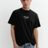T-shirt con logo ricamato T-shirt con logo ricamato