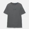 T-shirt con logo ricamato T-shirt con logo ricamato