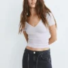 T-shirt con scollo a V T-shirt con scollo a V