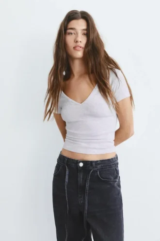 T-shirt con scollo a V
