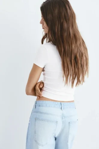 T-shirt con scollo a V