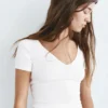 T-shirt con scollo a V T-shirt con scollo a V