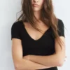 T-shirt con scollo a V T-shirt con scollo a V