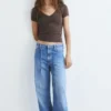 T-shirt con scollo a V T-shirt con scollo a V
