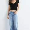 T-shirt con scollo a V T-shirt con scollo a V