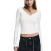 T-shirt con scollo rifinito in pizzo T-shirt con scollo rifinito in pizzo