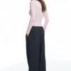T-shirt con scollo rifinito in pizzo T-shirt con scollo rifinito in pizzo