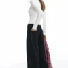 T-shirt con scollo rifinito in pizzo T-shirt con scollo rifinito in pizzo