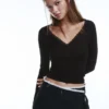 T-shirt con scollo rifinito in pizzo T-shirt con scollo rifinito in pizzo