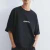 T-shirt con slogan ricamato sull’etichetta T-shirt con slogan ricamato sull’etichetta
