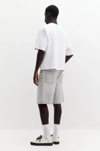 T-shirt corta a maniche corte T-shirt corta a maniche corte