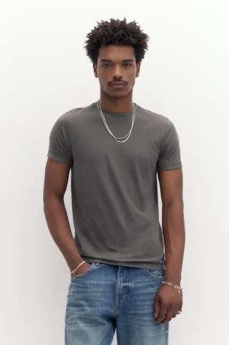 T-shirt dal taglio aderente