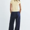T-shirt gialla con borchie T-shirt gialla con borchie