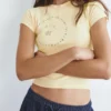T-shirt gialla con borchie T-shirt gialla con borchie