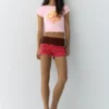 T-shirt rosa con grafica floreale T-shirt rosa con grafica floreale