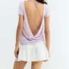 Top in maglia a maniche corte con schiena scoperta Top in maglia a maniche corte con schiena scoperta