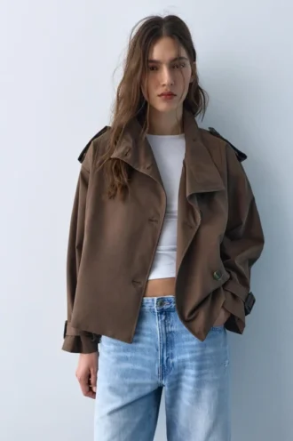 Trench corto a collo alto