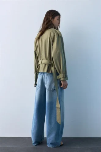Trench corto a collo alto