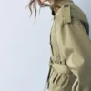 Trench corto a collo alto Trench corto a collo alto
