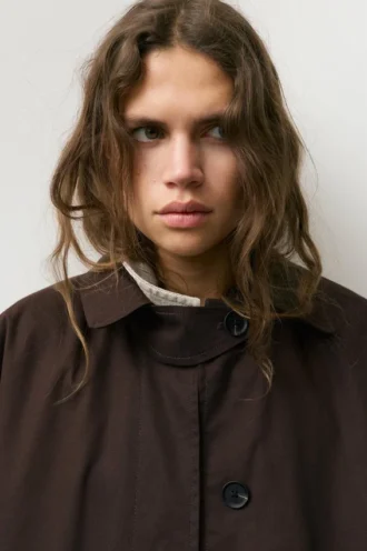 Trench oversize marrone
