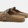 Zoccoli in pelle con borchie