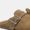 Zoccoli in pelle con borchie