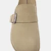 Zoccoli in pelle con fibbia Zoccoli in pelle con fibbia